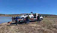 Keyifli başlayan balık avı kabusa döndü: Otomobil saniyeler içinde sulara gömüldü