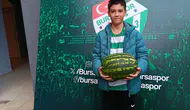 Kaptan istedi Karacabey harekete geçti: Nijeryalı golcünün karpuz aşkı tesisleri şenlendirdi