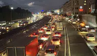 Megakentte akşam trafiği kilitlendi: Yüzde 87'lik yoğunlukla hayat durma noktasına geldi