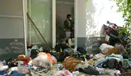 Kuşadası'nda üç katlı binadan çıkanlar şoke etti: Mahalleli nefes aldı