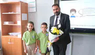 Küçük başkanın büyük sözü: Seçim vaadini yerine getirmek için belediye başkanını okula davet etti