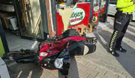 Çiğköfte dükkanında korku dolu anlar: Motosikletli sürücü kontrolü kaybetti