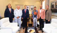 Er meydanının yükselen yıldızı Muğla'da: Şampiyon pehlivan kupasını Vali Akbıyık'a getirdi