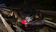 TEM Otoyolu'nda gece yarısı dehşeti: Bariyerlere saplanan otomobilden acı haber geldi