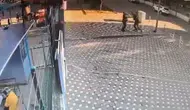 Eğitim yuvasının önünde şok eden kavga: Öğretmen olduğu anlaşıldı