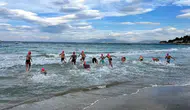 Kuşadası'nda anlamlı yarış: Mavi sularda kız öğrencilerin geleceği için kulaç attılar