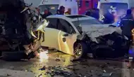Aksaray'da dehşet anları: İki otomobil kafa kafaya çarpıştı