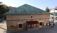 Kırşehir'in kalbinde gizli bir sanat eseri: Çarşı Camii'nin tavanı görenleri büyülüyor