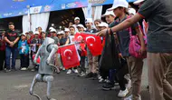 GAP Havalimanı'nda teknoloji şovu: Duman isimli robot köpek çocukları büyüledi