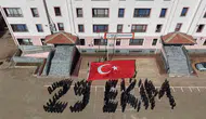 Siverek'te Gençlerin Cumhuriyet Coşkusu: Gökyüzünden Bakınca 29 Ekim Yazısı Belirdi