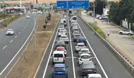 Tatilciler İstanbul yoluna döküldü trafik kilitlendi