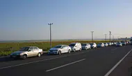 Siverek’te kırmızıya boyanan tarlalar ziyaretçi akınına uğruyor