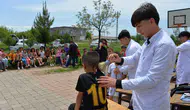 Meslek liseli gençler kırsaldaki miniklerin bayramlıklarını hazırladı