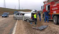 Sivas Gürün yolunda minibüs devrildi