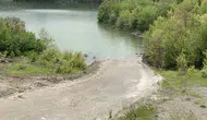 Baraj suları yükselince köylülerin kestirme yolu göle döndü