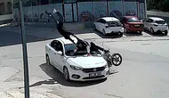 Hatay’da motosiklet kazası güvenlik kamerasına yansıdı