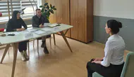 Havacılık öğrencileri iş görüşmelerine sahnede hazırlandı
