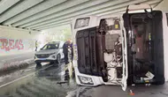 Bakırköy'de TIR üst geçide takıldı Yol trafiğe kapandı