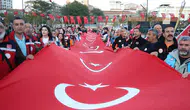 Elazığ gençleri 100 metrelik bayrakla yürüdü