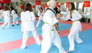 İzmirli kadınlar tekvando kursuyla hem güçleniyor hem meslek sahibi oluyor