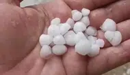 Silivri’de ceviz büyüklüğündeki dolu araçlara zarar verdi