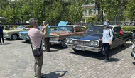 Beyoğlu sokaklarında nostalji rüzgarı Klasik araçlar 19 Mayıs için sahneye çıktı