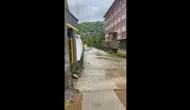 Rize Pazar’da şiddetli yağış hayatı felç etti