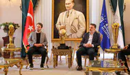 Bursa'nın gururu hentbolcular kupaları Başkan Vekili Biba'ya götürdü