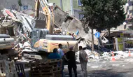 Küçükçekmece'de yıkım sırasında bina çöktü Mahalleli ölümden döndü