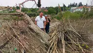 Tarihi Taşköprü atıkların altında kaldı ve yıkılma tehlikesi yaşıyor