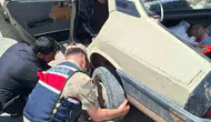 Halfeti yolunda yolda kalan sürücüye jandarma desteği
