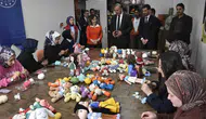 Bitlisli öğrencilerden kanser tedavisi gören çocuklara el emeği bayram hediyesi