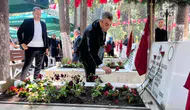 Mersin bayram sabahına şehitlik ziyaretleriyle başladı