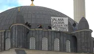 Sivas'ta cami inşaatı işçilerinden çatı üstünde sazlı protesto