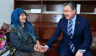 Vali Yılmaz kapısını çaldığı Ayşe teyzenin hatırını sordu