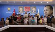 Denizli AK Parti binasında bayram neşesi