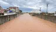 Bartın'da sağanak yağış Karadeniz'in rengini kahverengiye çevirdi