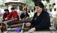 Tonya’da kadınlar unutulmaya yüz tutan dokuma sanatını horonla yaşatıyor