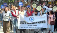 Avcılar sokaklarında engelleri aşan yürüyüş