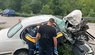 Reşadiye yolunda kamyonet otomobile çarptı 5 yaralı