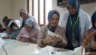 Kahramanmaraşlı kadınlar atölyelerde hem üretiyor hem sosyalleşiyor