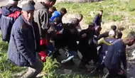 Hakkari’de pancar toplarken 15 metrelik uçurumdan düşen kadın yaşamını yitirdi