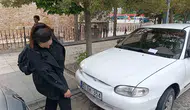 Kırşehir’de otomobilin motoruna sıkışan kediye itfaiye operasyonu
