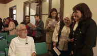 Karikatürist Salih Memecan Beyoğlu’nda sanatseverlerle bir araya geldi
