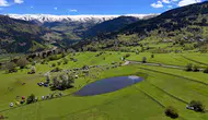 Artvin’de mevsimlik göl ziyaretçi akınına uğruyor