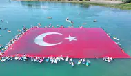 Sapanca Gölü üzerinde dev Türk bayrağı dalgalandı