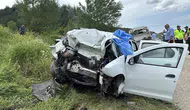 Kastamonu Araç yolunda otomobil duvara çarptı 3 ölü
