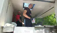 Burhaniye sokaklarında geleneksel hayır sofraları kuruluyor