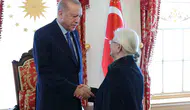 Erdoğan Menderes ve arkadaşlarının aileleriyle Dolmabahçe’de buluştu