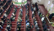 Yüksekova bayram namazı için saf tuttu